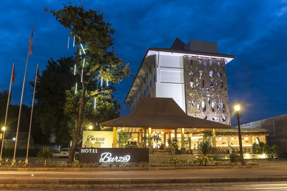 Burza Hotel Джокьякарта Экстерьер фото